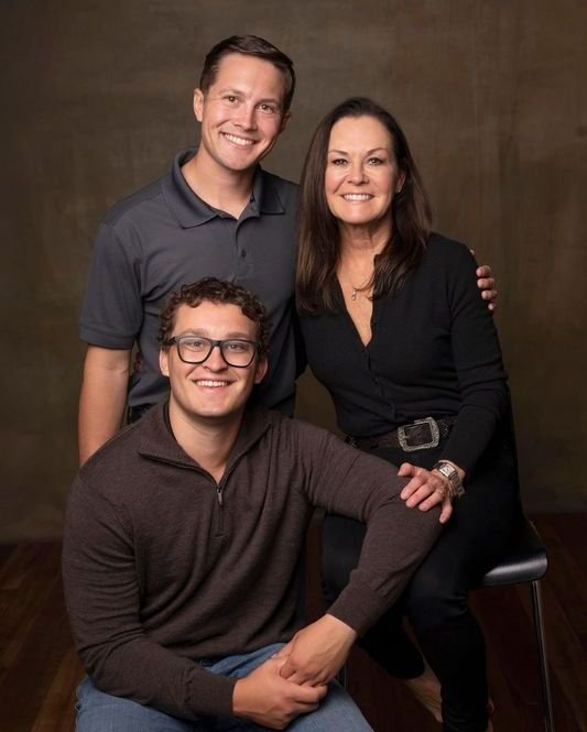 https://dentistmillvalley.com/wp-content/uploads/2024/12/Family-1.jpg